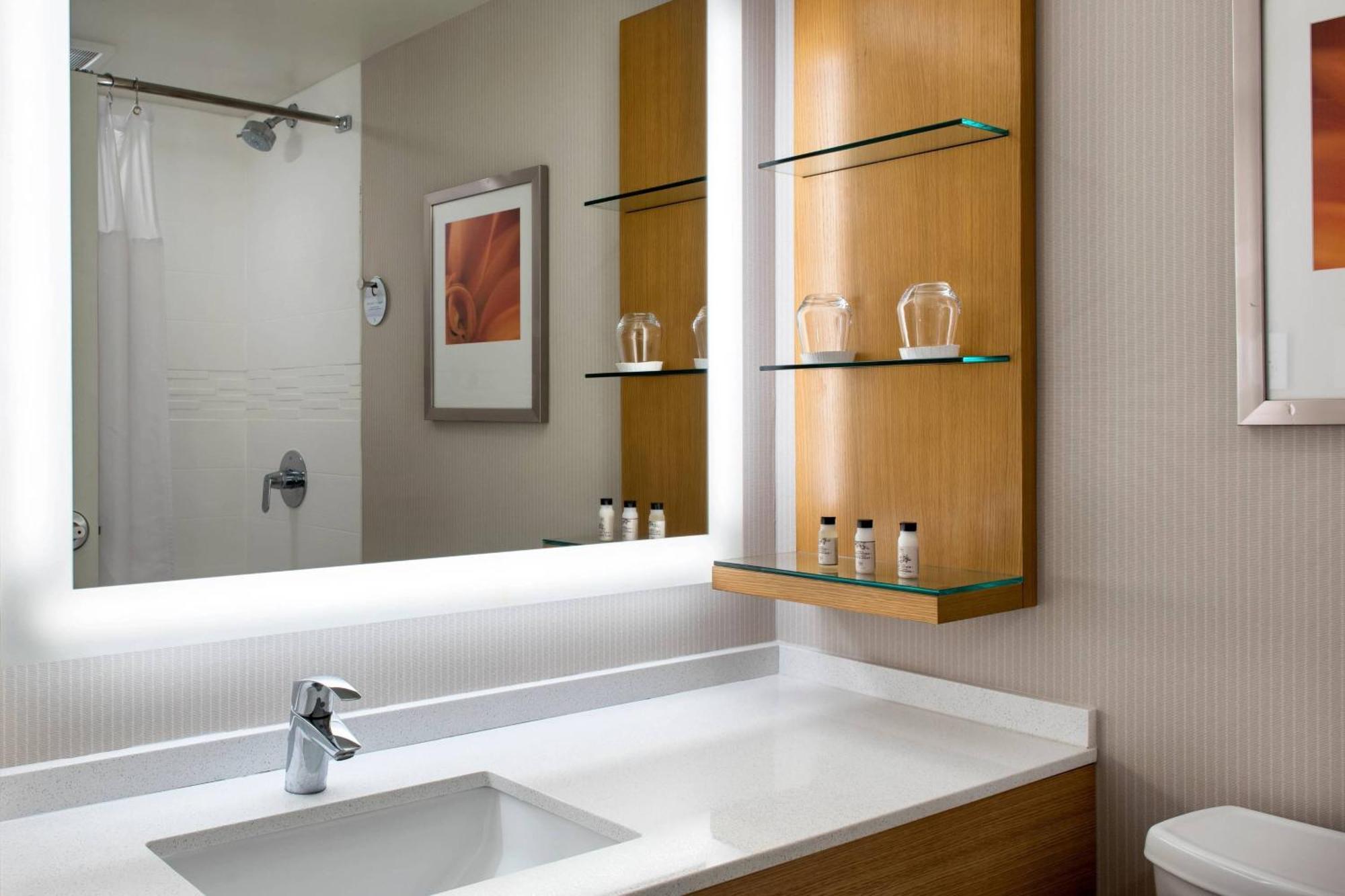 Delta Hotels By Marriott Utica Luaran gambar